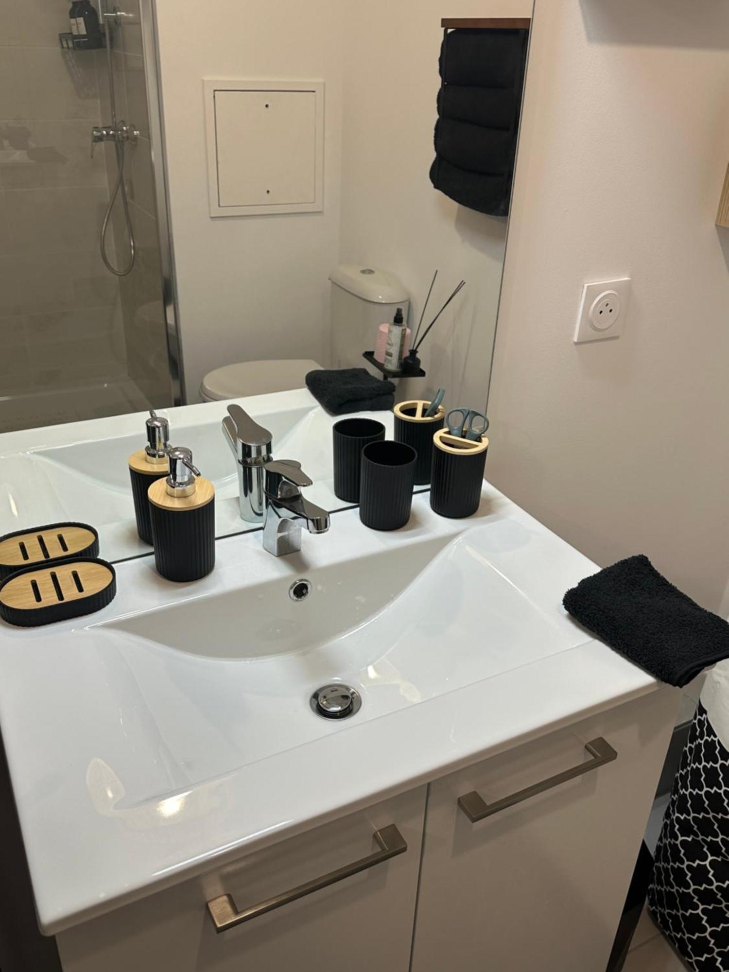 Appartement Entre Paris Et Disney Noisy-le-Grand Bagian luar foto